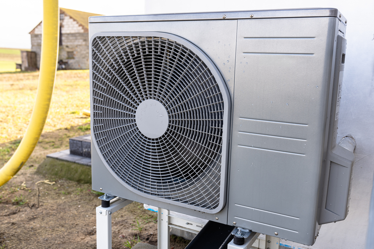 Do heat pumps cool as well as air conditioners